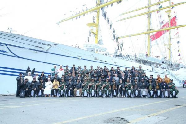 Panglima TNI dan Tokoh Lintas Agama Ngopi Bareng di KRI Bima Suci 945, Kamis (24/1/2019). (Foto: Puspen TNI)