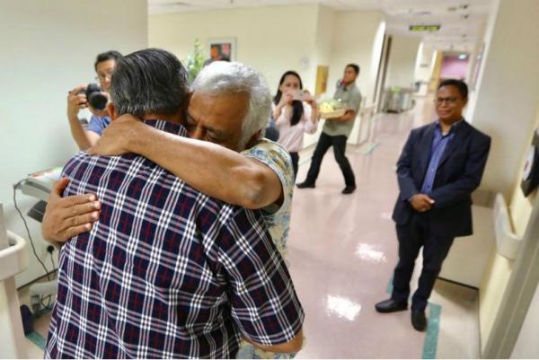 Mantan Perdana Menteri (PM) Timor Leste Xanana Gusmao menjenguk Ani Yudhoyono yang dirawat intensif di Singaura karena mengidap kanker darah, Minggu (24/2/2019). (Foto: Anung Anandito)