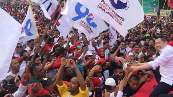 Ketua Umum Partai Perindo Hary Tanoesoedibjo saat menghadiri kampanye terbuka perdana capres Jokowi di Serang, Banten, Minggu (24/3/2019). (Foto: MNC Media)