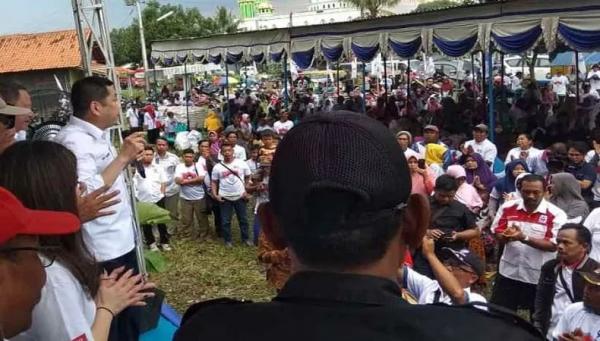 Ketua Umum Partai Perindo Hary Tanoesoedibjo saat berkampanye di di Desa Mulyoharjo, Kecamatan Pagerbarang, Kabupaten Tegal, Jawa Tengah, Selasa (26/3/2019). (Foto: Okezone)