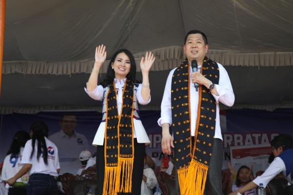 Ketua Umum Partai Perindo Hary Tanoesoedibjo dan Ketua Umum Kartini Perindo Liliana Tanaja Tanoesoedibjo. (Foto: iNews.id)