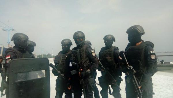 Satuan penanggulangan teror (Satgultor) TNI saat melaksanakan simulasi latihan penanggulangan terorisme di Hotel Mercure, Ancol, Jakarta Utara, Selasa (9/4/2019). (Foto: iNews.id/Irfan Ma'ruf)