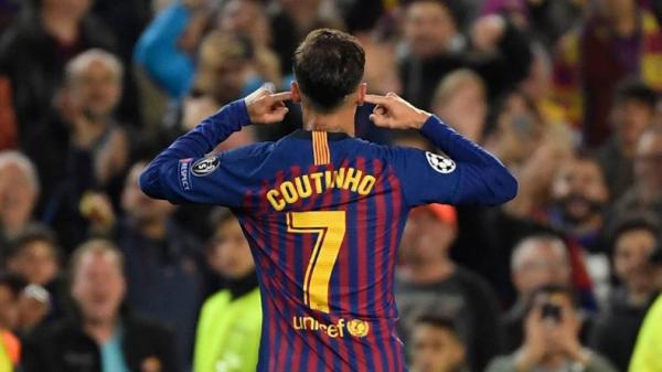 Coutinho Gelandang Bayern Muenchen Philippe Coutinho (kiri) merayakan golnya ke gawang Tottenham Hotspur pada matchday pamungkas Grup B Liga Champions di Allianz Arena, Kamis (12/12/2019) dini hari WIB. (Foto: AFP)