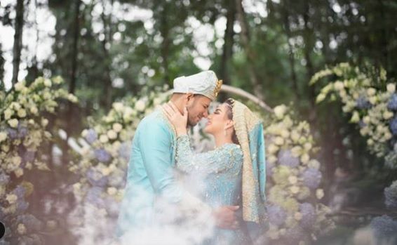 Deretan Artis Menikah dengan Adat Sumatera, Ammar Zoni dan Irish Bella. (Foto: IG)