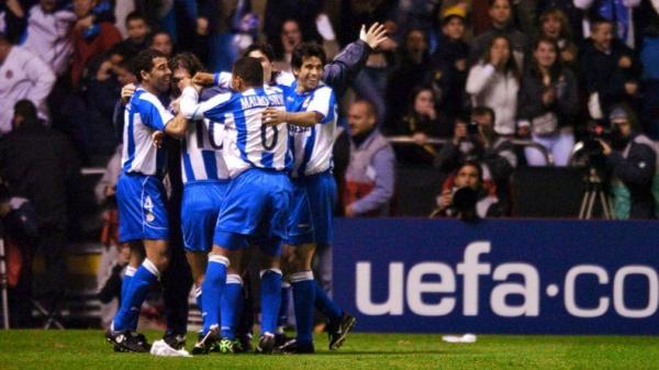 Deportivo Pemain Deportivo La Coruna usai Mencetak Gol ke Gawang AC Milan (foto: Marca)