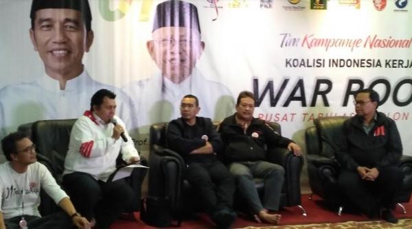 TKN Jokowi meyampaikan hasil real count War Room Pilpres 2019 di Kantor TKN, Gedung High End, Jakarta, Rabu (8/5/2019). (Foto: iNews.id/Aditya Pratama).