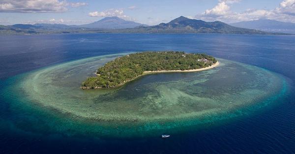 Tempat wisata di Manado, Sulawesi Utara salah satunya Pulau Siladen. (Foto: MPI/Subhan Sabu)