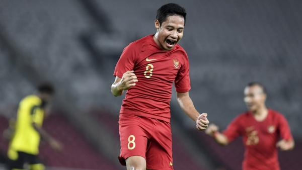 Evan Dimas Timnas Indonesia 2 Gelandang Timnas Indonesia U-23 Evan Dimas Darmono (tengah) melakukan selebrasi usai mencetak gol ke gawang Timnas Myanmar di babak Semifinal SEA Games 2019 di Stadion Rizal Memorial, Manila, Filipina, Sabtu (7/12/2019). (Foto: Antara/Sigid Kurniawan