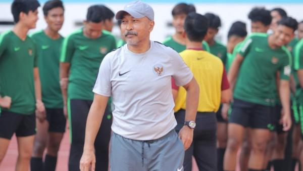Fakhri Husaini Sekjen PSSI Ratu Tisha Destria (kiri) dan Fakhri Husaini (kanan). (Foto: Instagram@coachfakhri`s profile picture coachfakhri)