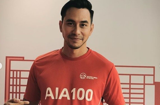 Darius Darius Sinathria temani Donna Agnesia yang sakit. (Foto: IG)
