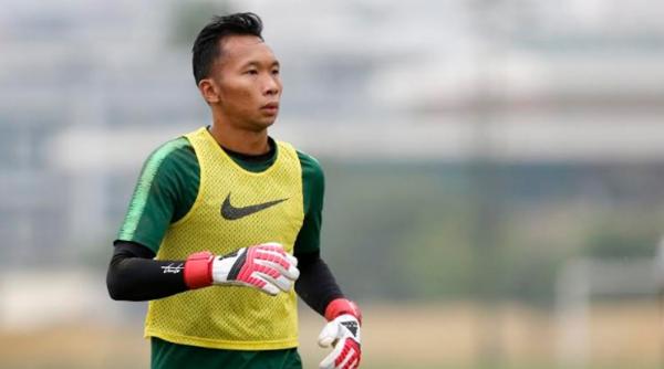 Awan Setho, kiper Bhayangkara yang merupakan anggota Biro SDM Polda Jateng. (Ist)