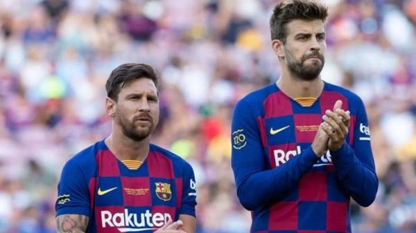 Bek Barcelona Gerard Pique mengerang kesakitan setelah berbenturan dengan pemain Atletico Madrid Vitolo pada pada jornada ke-15 La Liga di Estadio Wanda Metropolitano, Senin (2/12/2019) dini hari WIB.  (Foto Headtopics)