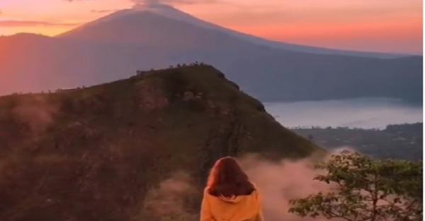 Batur2a Indahnya pemandangan Gunung Batur di Bali. (Foto: Instagram)