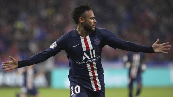 Neymar 15 Neymar menyaksikan laga Piala Davis di Madrid, Selasa (19/11/2019) waktu setempat. (Foto: JAVIER SORIANO/AFP)