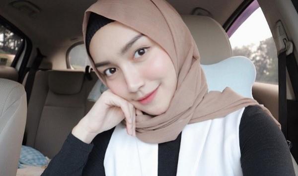 Artis tomboi yang kini berhijab, Melody Prima.