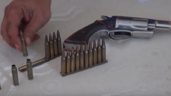 Ilustrasi revolver (Foto: iNews.id/Armia Jamil)