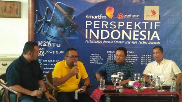 qodari barometer Direktur Eksekutif Indo Barometer M Qodari (dua dari kiri) dalam diskusi politik di Jakarta, Sabtu (2/11/2019). (Foto: iNews.id/Aditya Pratama).