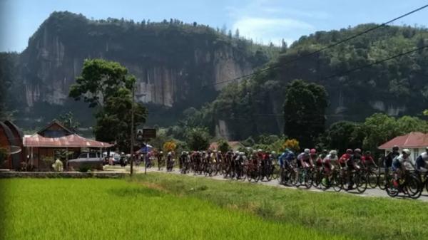 Tour de Singkarak 2019 Tour de Singkarak 2019 memulai start di Lembah Harau, Limapuluh kota. (ANTARA)