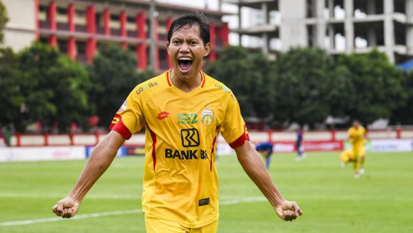 Adam Alis Bhayangkara Gelandang Bhayangkara FC Adam Alis merayakan golnya ke gawang Arema FC pada pekan ke-29 Liga 1 2019 di Stadion PTIK, Jakarta, Rabu (27/11/2019) sore. (Foto: ANTARA/Galih Pradipta)
