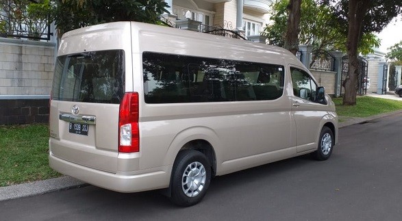 Toyota HiAce Premio. (Foto: iNews.id)