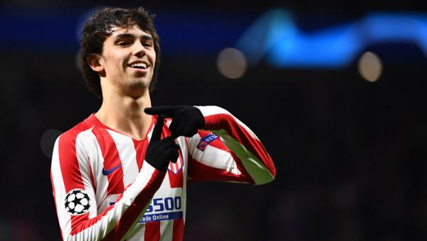 joao felix Striker Atletico Madrid Joao Felix membuka keunggulan 2-0 timnya atas Lokomotiv Moscow pada matchday terakhir Grup D di Wanda Metropolitano, Kamis (12/12/2019) dini hari WIB. (Foto: AFP)