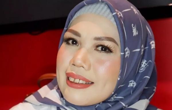 Pernikahan Artis Beda Usia Berujung Cerai. (foto: instagram)