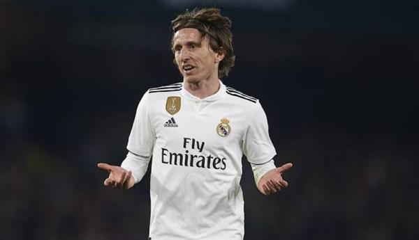 Pemain Real Madrid Luka Modric merayakan gol yang dicetaknya saat mengalahkan Valencia 3-1 pada semifinal Piala Super Spanyol di King Abdullah Sports City, Kamis (9/1/2020) dini hari WIB. (Foto: AFP)