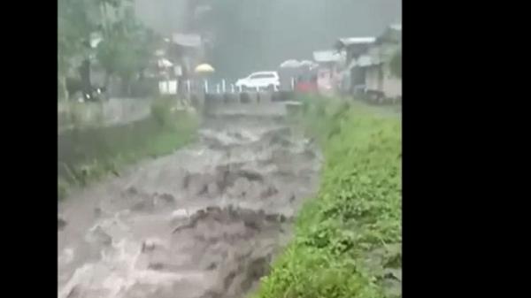 27 Banjir Bandang2