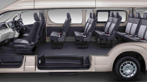 HiAce Premio 7