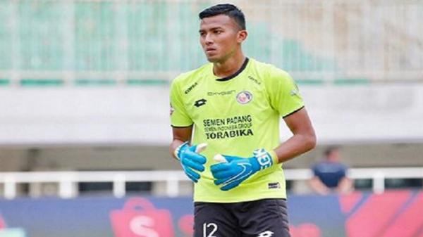 Kiper Semen Padang Teja Paku Alam. (Foto: Instagram@tejapakualaam)
