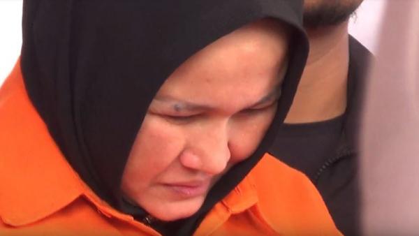 Istri hakim PN Medan Jamaluddin berinisial ZH yang ditetapkan tersangka. (Foto: iNews/Aminoer Rasyid)