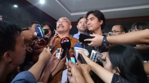 Tim advokasi banjir Jakarta 2020 resmi mendaftarkan gugatan class action di Pengadilan Negeri Jakarta Pusat, Senin (13/1/2020). (Foto: iNews.id/Wildan Catra Mulia)