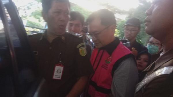 Komisaris PT Hanson Internasional Beny Tjokro ditetapkan tersangka oleh Kejagung, Selasa (14/1/2020) ( Foto: iNews.id/Irfan Ma`ruf)