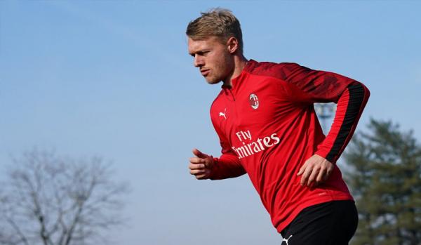 Simon Kjaer resmi bergabung dengan AC Milan (Foto: Dok AC Milan)