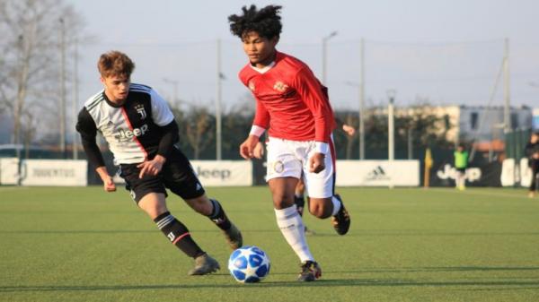Bagus Kahfi Pemain Garuda Select Bagus Kahfi tengah beraksi saat timnya kalah dari Juventus U-17 1-2 di Juventus Training Center, Kamis (16/1/2020) malam. (Foto: Ist)