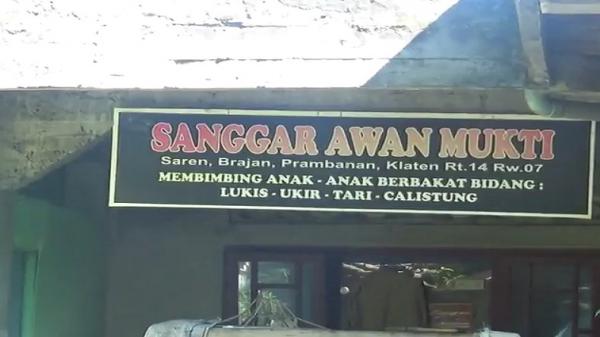 Plang Sanggar Awan Mukti di Desa Brajan, Prambanan, Jawa Tengah (Foto: iNews.id/Saiful Efendi)