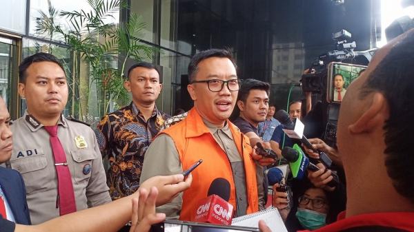 Mantan Menpora Imam Nahrawi membacakan nota pembelaan atau pleidoi dalam sidang perkara suap dana hibah Kemenpora ke KONI, Jumat (19/6/2020). (Foto: Antara/Nova Wahyudi).