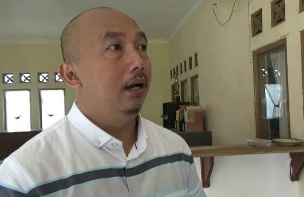Kepala Desa Sukatani Asep Sumpena, Senin (27/1/2020) (Foto:iNews/Irwan)