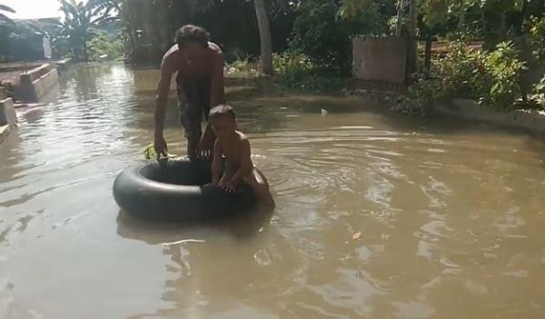 Banjir di Sragi Pekalongan, Selasa (28/1/2020) (Foto:iNews/Suryono)