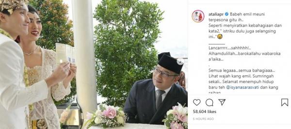Gubernur Jatim Khofifah Indar Parawansa memeluk warga korban banjir bandang di lokasi pengungsian di Jember, Minggu (2/2/2020). (Foto: iNews/Bambang Sugiarto)