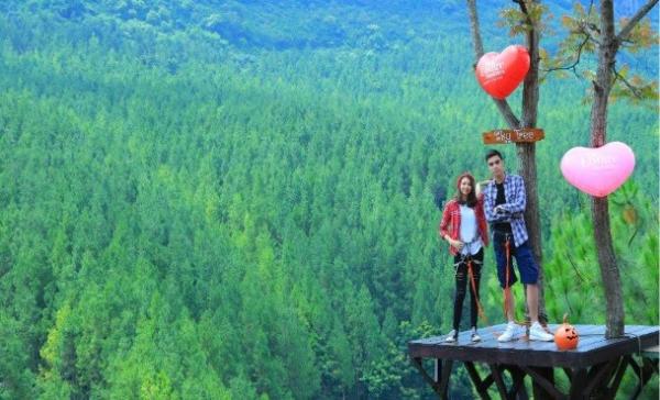 Maribaya Empat kios dan tenant di dalam objek wisata The Lodge Maribaya, Lembang, KBB, yang habis terbakar, tapi tidak sampai mengganggu kunjungan wisatawan, Rabu (1/12/2021). (Foto/Istimewa)