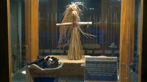 Koleksi boneka santet 2 Koleksi boneka santet di Museum Ganesya, Malang, Jawa Timur (Foto: iNews/Deni Irwansyah)