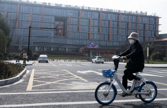korona Suasana kantor pusat Alibaba di Hangzhou setelah kota itu diisolasi akibat virus korona (Foto: AFP)