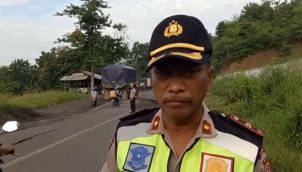 Kapolsek Tomo Sumedang Kompol Doto Kapolsek Tomo Sumedang Kompol Doto, Rabu (12/2/2020) (Foto:iNews/Beben Hva)