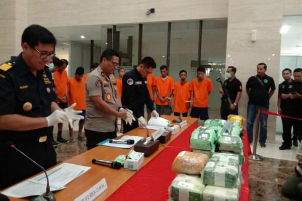 Narkoba Irf Polri merilis penangkapan 11 kurir narkoba Jaringan Malaysia-Indonesia, di Mabes Polri, Jakarta, Rabu (12/2/2020). (Foto: iNews.id/Irfan Ma'ruf)