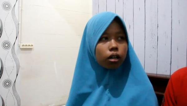 Ibu balita yang digigit ular weling, Rusmiati, Kamis (13/2/2020) (Foto:iNews/Miftahudin)