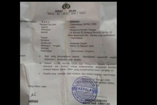 Surat jalan nenek yang tabrakkan diri Surat jalan nenek yang tabrakkan diri, Jumat (14/2/2020) (Foto:iNews/Asep)