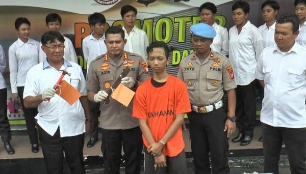 Afif bersama Kapolres Metro Depok Azis Afif bersama Kapolres Metro Depok Azis Andriansyah (kiri), (Foto: iNews/Iyung Rizki)