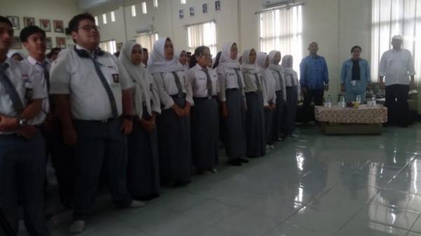 SDA Go to School Pemilihan Duta Hari Air di SMAN 2 Tangerang Selatan (Tangsel), Senin (17/2/2020). (Foto: iNews.id/ Irfan Maruf).