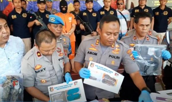 Barang bukti pembunuhan Delis Barang bukti pembunuhan Delis, Kamis (27/2/2020) (Foto: iNews/Asep Juhariyono)